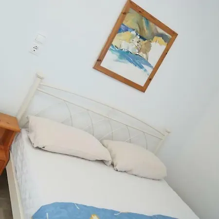 Kolona 3* Mikri Vigla
