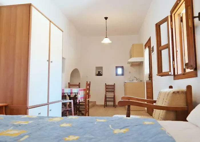 Kolona Studios Aparthotel 3*